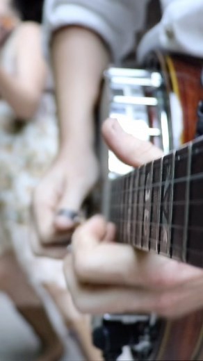 Southern Raised on Instagram: "POV….. you’re on the neck of a banjo while a bluegrass band tears up thunderstruck 🪕🔥 #bluegrass #rock #pov"