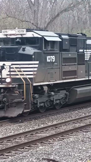 This is my favorite locomotive. The SD 70 ACE