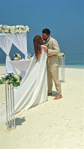 Stát uprostřed oceánu a brát si tu nejskvělejší ženu na světě. Před pár lety pouze pohádka. 🥹 Od prvního dne co Tě znám jsi mi začla měnit život, až jsi mi ho vlastně celý změnila! ❤️ Žiju s tebou ten nejlepší život a dnes jsem řekl to nejjistější ANO svého života! 😇 Je až neskutečné, co vše jsme spolu už zažili a nemůžu se dočkat, co vše ještě zažijeme! 🥹 Jsem vděčný za každý jeden náš den, tvůj smích a hlavně lásku! ❤️ Děkuju za Tebe, ženo moje! 🥰