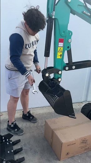 How to change a bucket on our Mini Excavator | Maintenance Made Easy