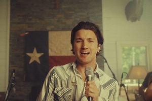 Hello Darlin'...#LivingRoomSessions | Drake Milligan