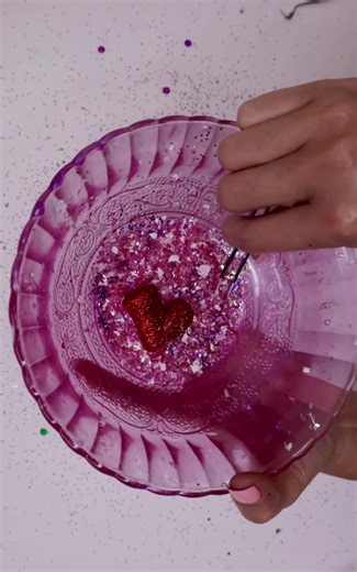 Happy New Year’Eve everyone! I have been too busy lately to create contents but I’m super ready to upload more and more! #asmr #peeloff #triggered #asmrsounds #peeling