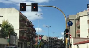 Sabato 7 Ottobre, ore 10 circa: semaforo dance all'incrocio di Castel del Monte #febbredelsabatosera | AndriaLive.it