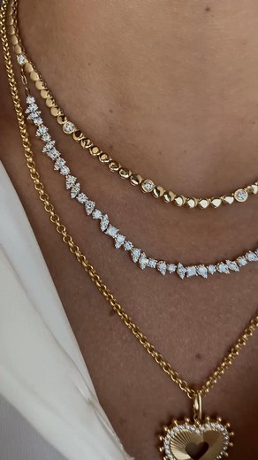 Alev Jewelry is created for the woman who wants her everyday moments to feel a little more extraordinary. ✨ Each piece is crafted in solid gold and genuine diamonds, created to shine endlessly, never fade, and become part of your story with every wear. These are the pieces that stay with you, from morning coffee to evening glow. Every detail is meant to whisper luxury, not shout it, so your jewelry becomes a natural expression of who you are. Only timeless gold, real diamonds, and the quiet conf