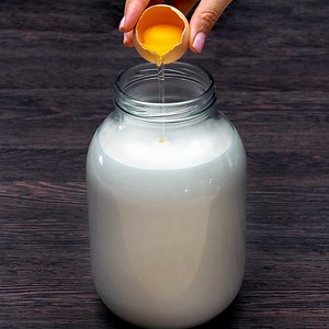 288K views · 1.1K reactions | Niewiele osób zna ten sekret! Domowy serek bez octu, bez kwasku cytrynowego Składniki: mleko: 2.5 l jajka: 6 szt. sól: 10 g kwaśna śmietana: 400 g woda: 2 l | Smaczny | Facebook