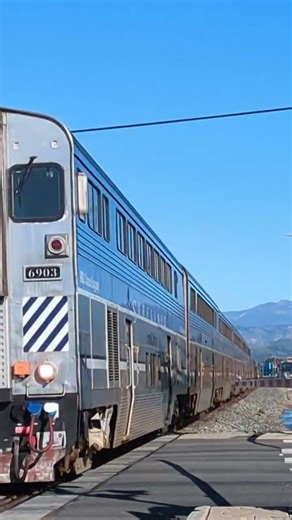 A774 (Dec 29) w/ #6903 breaking crossing gate arm!!