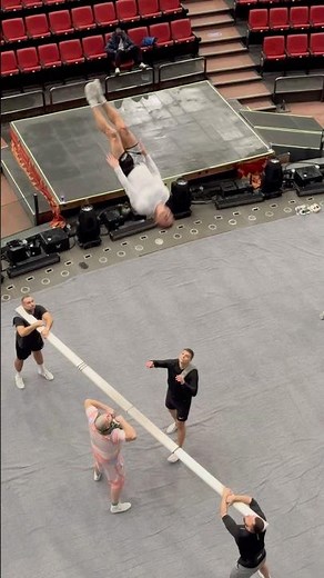 Russian bar action 😍❤️‍🔥 #bar #freedom #performance #artist #circus #gymnast #show #flying