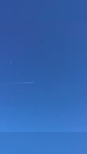 22K views · 466 reactions | Airplane + Tic tac Ufo | Ovnis vs Ufos 2 | Facebook