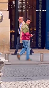 233K views · 82 reactions | Joe Jonas definitely doesn't know how to be subtle when he likes a woman. “He devoured her with his eyes” . Credit: IG: @velvetclothingco (https://www.instagram.com/velvetclothingco/) | Icons + | Facebook