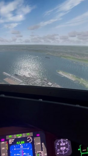 View of Manhattan from our Boeing 777-200 LR #uflysimulator #foryou #foryoupage #trend #letsfly #flight #flight