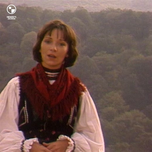 161K views · 5.7K reactions | A bujdosóének műfajának virágkora a kuruc időkre tehető, amikor sokan voltak kénytelenek szülőföldjüktől távol, sokszor törvényen kívül vándorolni, boldogulni. Most egy ilyen bujdosóénekünket hallhatják most Sebestyén Mártától, 1984-ből. #retro #archiv #dunatv #video | Duna Televízió | Facebook