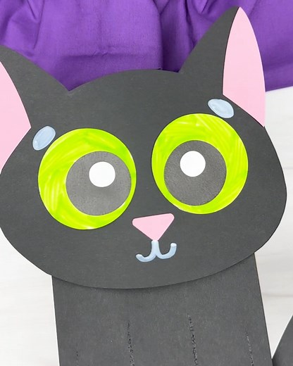 122K views · 337 reactions |  Check out this Black Cat Puppet Craft! It's a simple and fun Halloween activity for kids, using a paper bag and the printable template. | Simple Everyday Mom | Facebook