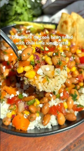 15-minute no-cook pinto bean salad with chili lime vinaigrette 🫘🌽🍋‍🟩 recipe in caption! ✨