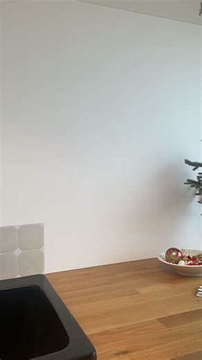 Betera Beige from Smart Tiles is the ultimate peel-and-stick tile option for those who love neutrals and classics. If you want to add warmth to your kitchen this holiday season but need a renter-friendly solution, this is the way to go. #HomeDecor #renterfriendly #diy #HolidayVibes #christmasdecor #backsplash