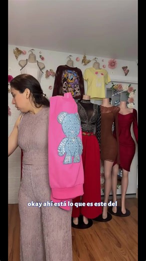 Oso Suéter: Pink & Black Sweatshirt with Blue Bear