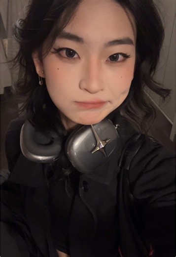 Dark Sultry Makeup Tutorial for New Year 2024