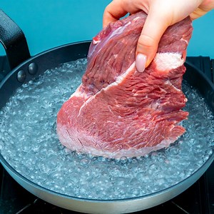 The brilliant trick that will change the way you cook meat! Ingredients: beef: 700 g (25 oz) boiled water: 2 l (68 pt) cold water: 1 l (34 pt) butter: 80 g (2.8 oz) vegetable oil: 30 ml (1 fl oz) onion: 4 pc garlic: 15 g (0.5 oz) red bell pepper: 1 pc mustard: 30 g (1.1 oz) sweet paprika: 5 g (0.2 oz) salt: 3 g (0.1 oz) black pepper: 3 g (0.1 oz) soy sauce: 30 ml (1 fl oz) water: 40 ml (1.4 fl oz) OVER MEDIUM FIRE: 30 MIN water: 150 ml (5.1 fl oz) scallions: 25 g (0.9 oz) starch: 20 g (0.7 oz) s