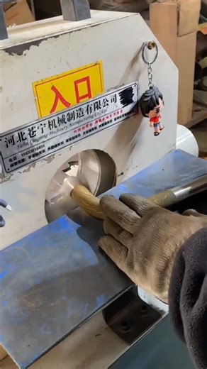 Pipe descaling machine, automatic pipe drawing machine