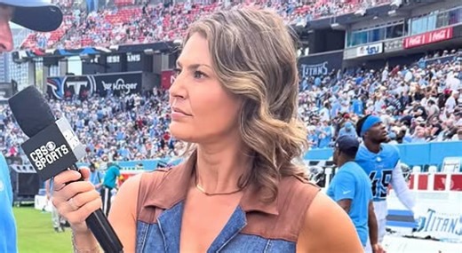 CBS Sideline Reporter Amanda Balionis Stunned In Her Eye-Popping Outfit For Colts-Titans Clash [PHOTOS]