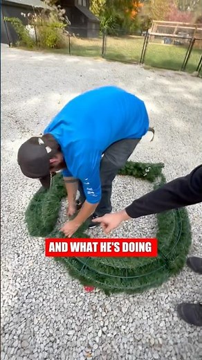 How to Properly Assemble and Connect Large Christmas Wreaths #shorts