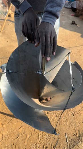 ‎Tayseer Obaid | تيسير عبيد‎ on Instagram: "I finished integrating the turbine with the washing machine late. The wind has also stopped. I will install an electric motor to generate clean energy. 💪🏾🤲🇵🇸❤️✌️💡🔌"