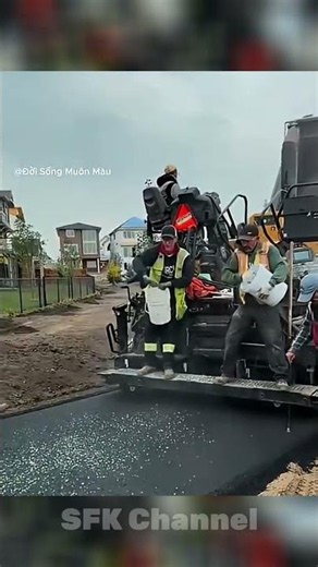 Con Đường Tự Phát Sáng Vào Ban Đêm 😳