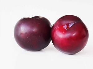 Plums for Babies - First Foods for Baby - Solid Starts