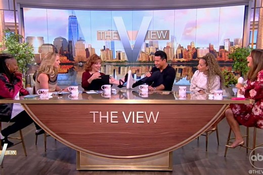 Mario Lopez's feet take over 'The View'