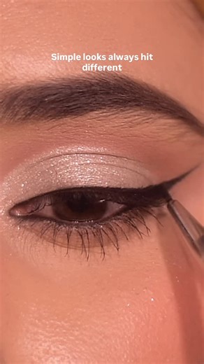 Kaleeza Makeup on Instagram: "Simple and Easy Makeup Tutorial #eyemakeup #viral #makeup #eyemakeuptutorial #makeuptutorial"