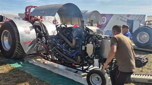Was für ein Sound Warm Up Wolpi 2.0 4 Fach Sternmotor #modified #sonsbeck #fullpull #wolpi #tractorpulling Floating Finish - Die deutsche Tractor Pulling Webshow #DTTO | Tractor Pulling Fotos and Videos