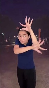 Mesmerizing Finger Dance To 🐦 Dance#Elegant Hand Movement Performance #birds