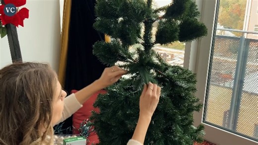 Watch National Tree Company Easy Setup & Slim, Space-Saving Tree on Amazon Live