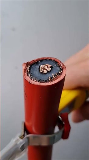 The Complex Layers of an XLPE High-Voltage Power Cable