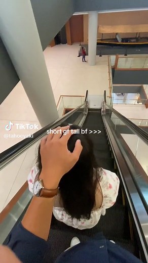 Height Comparison Trend: Short Boyfriend and Tall Girlfriend