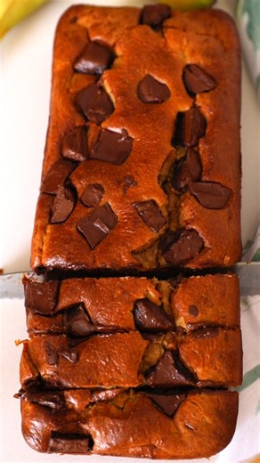 This flourless banana bread is moist, tender, and perfectly sweet. This one has no flour, no oats, and no added sugar. It’s gluten-free, high in healthy fats, and a must-bake for anyone who loves a classic banana bread made the healthy way. | All Nutritious