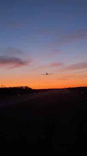 Which looks better, the DA 40 airplane or the sunset? It’s the Diamonds turn to shine😍