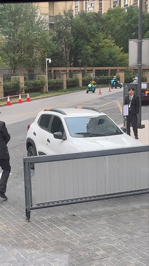 “Dacia Spring” în China Vezi cum arată modelul original 😛 Ce ziceți? Cum vi se pare? 🤷‍♂️ | Bertici Attila