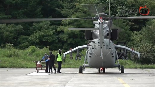 韩国海军陆战队武装直升机（MAH）进行机枪和火箭弹实弹测试，预计2026年下半年完成研发