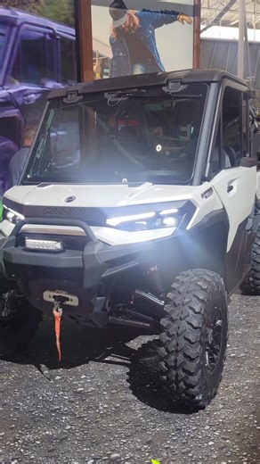 2026 Defender HD11👉 Dave has been in Boston and got us a first hand look at Can-Ams 2026 Defender HD11. He shared some main points of the new machine: ✅ new 95 hp engine ✅ interactive 10.25 display ✅ new easy to get in and out lifting steering wheel ✅ more intuitive temperature control for the hvac ✅ floor mats ✅ Linq attachment points in the bed ✅ upgraded frame and drive line components for better longevity ✅ new clutching for longevity ✅ better low speed engagement “and the list goes on” | R