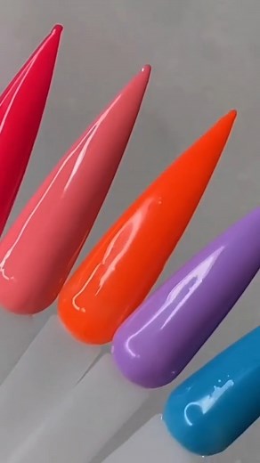 Let's get this swatch party started! 🎉 As the weather heats up, it's time to say yes to brighter nails! ☀️ And we've got you covered with our new gel polish shades! 😍 Don't forget to take advantage of our Labour Day 60% off SITEWIDE with code WOW60! 💅✨ | ROSSI Nails