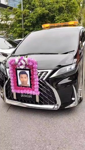 《DNA檢測證實身份3⃣️名緬甸籍死者火化》 7月发生在诗巫瑶布隆岛一带沉船意外的3⃣️名缅甸籍死者，脱氧核糖核酸(DNA）检测报告在上周出炉证实死者身分后，遗体运往火化，骨灰在下周运回缅甸供家人安葬。 3⃣️名死者分别： 1. HLA WIN TUN 2. TUN LIN OO 3. YE LING HTET KCH - KUL KUL - RGN International airport Yangon, Myanmar 喪務主理:展喪事服務 Chan Funeral Services 014-744 4444 / 014-881 4444 / 014-876 4444 #古晋喪事服務 #KuchingFuneralServices #FuneralServicesInKuching #SerianFuneralServices #FuneralServicesInSerian #SarawakFuneralServices #FuneralServicesInSarawak #7MileFuneralParlour #KuchingFuneralParlour #SerianFu