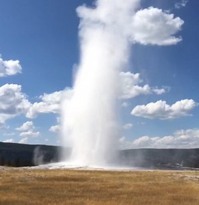 Fan Video: Phenomenal Geyser at Yellowstone National Park!
