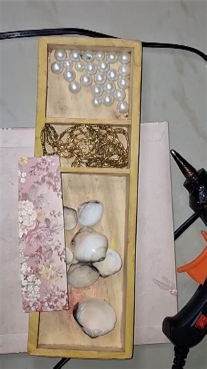 DIY shell bracelet🤍make a shell necklace with me!! 🐚seashell crafts #shelljewelry #diy #beachshells