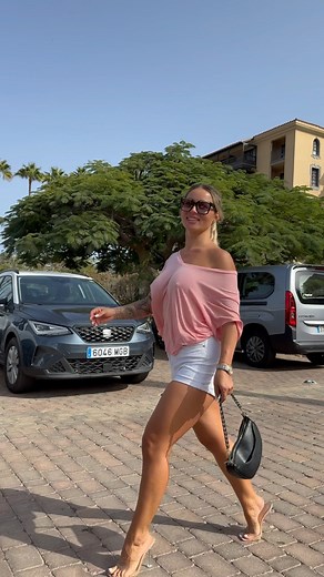 Anca_Jst on Instagram: "Let’s go 👡👚🕶 @more_of_anca"