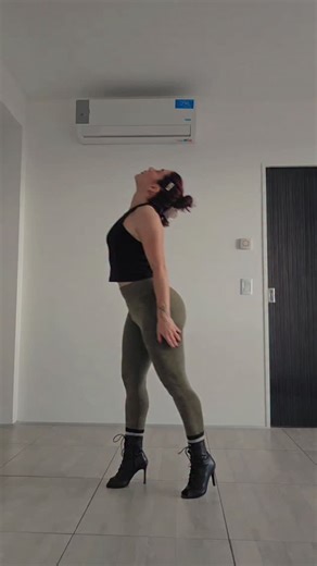 Barbi Siom on Instagram: "🍑 Qlo x @moria_laone"