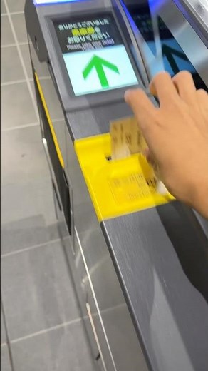 相鉄線海老名駅の新しく出来た中央2階改札から出場するシーン（2025.9.23.15:37）