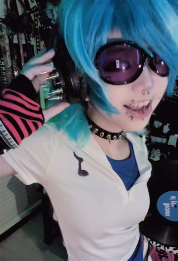 ;)#vinylscratch #djpon3 #mlp #mylittlepony #aol | vinyl