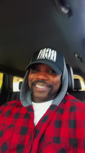 Hilarious Stare Down at Brisbane Airport