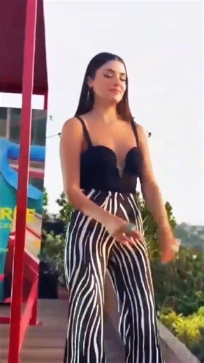 Hande Ercel dance on trending song 😘♥️#handeercel #shorts #foryou #viral