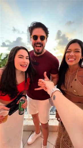 BÃO ® on Instagram: "🎥 Quem foi, sentiu. Quem não foi, vai entender agora. A Feijuca do Bão 2025 tomou conta do verão, juntou gente, criou histórias e mostrou que feijoada boa também é motivo pra celebrar. Dá o play e confere os depoimentos de quem viveu esse dia do jeito que ele foi: Samba rolando e aquele clima que só o Bão entrega. Porque no Bão, a comida reúne. E a experiência fica. ##feijuca #feijoada #janeiro #ferver"